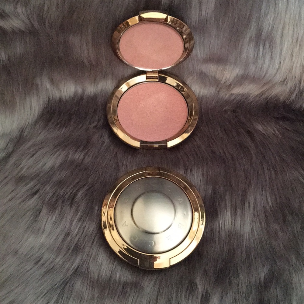 Becca Light Chaser Highlighter in Amethyst